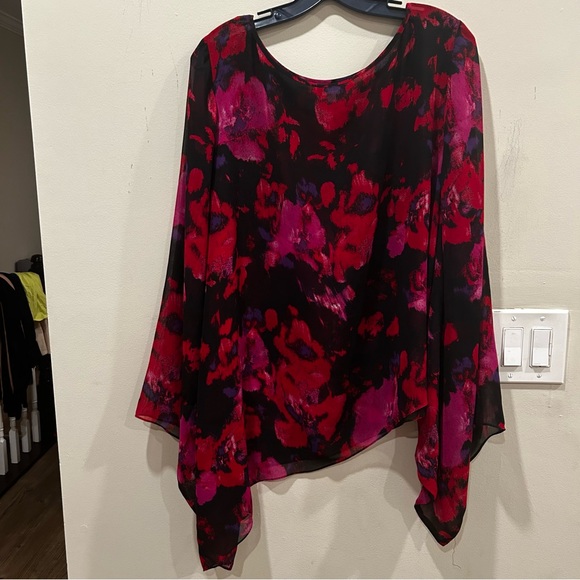 VINCE CAMUTO Red Pink Black Asymmetrical Floral Blouse Top Size XL - Picture 3 of 5